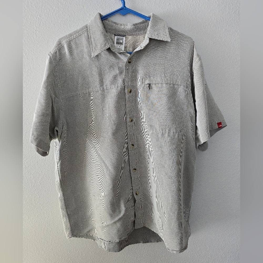 The north face Short Sleeve Button up shirt size large